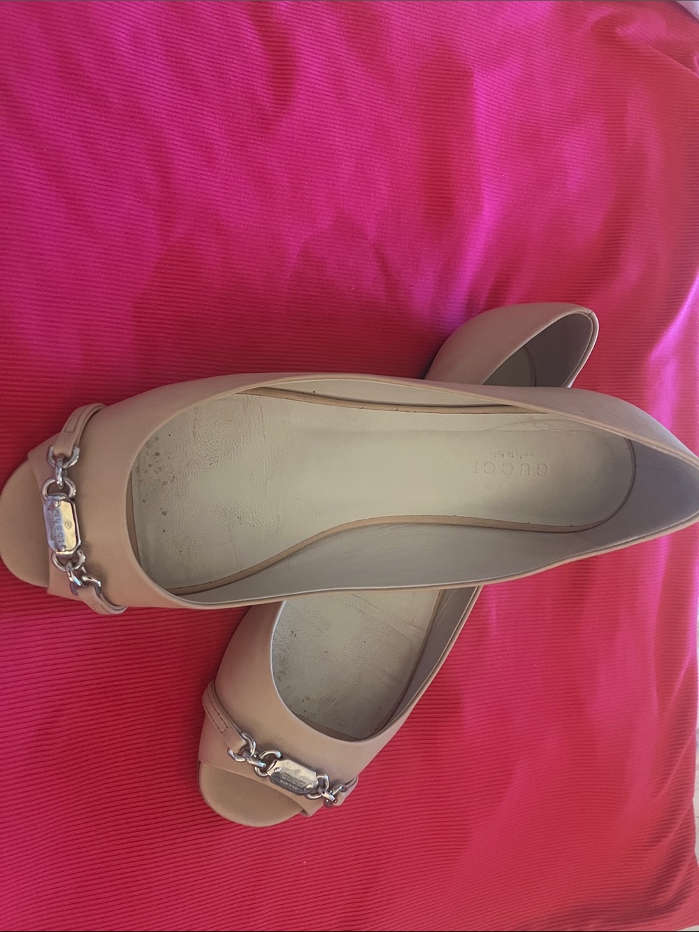 Gucci Beige Leather Peep-Toe Flats with Silver Chain Accent